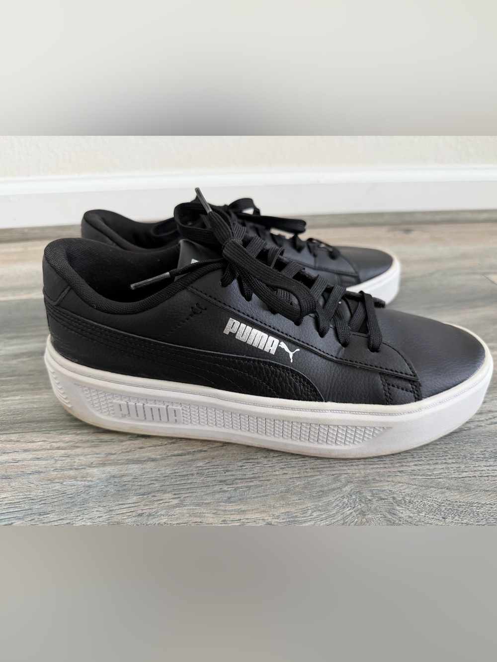 Puma Smash V3 Platform Sneakers in black and white Men’s size 10